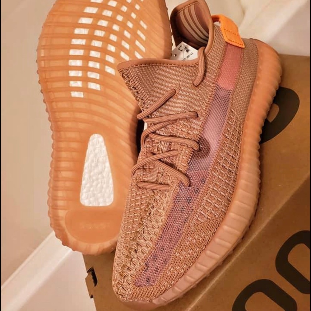 Yeezy clay size 5.5